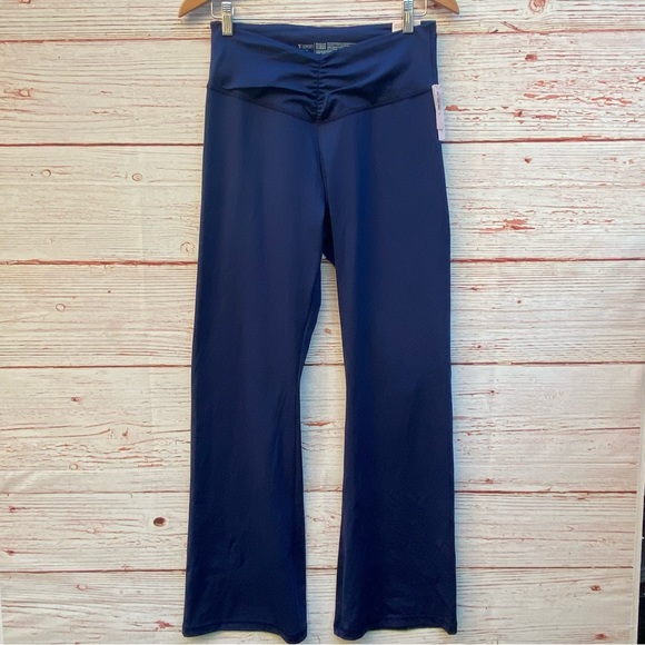 NWT Victoria’s Secret On Point Cloud Rouched Bootcut Leggings in Navy Sz… - Picture 2 of 15